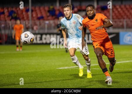 08-09-2020: Sport : Jong Oranje gegen Jong Noorwegen Jong Noorwegen Spieler Fredrik Andre Bjorkan und Jong Oranje Spieler Deyovaisio Zeefuik während der m Stockfoto