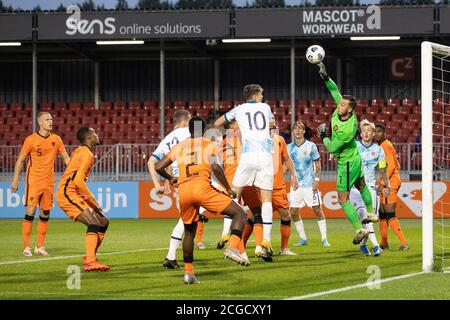 08-09-2020: Sport : Jong Oranje gegen Jong Noorwegen Jong Oranje Torwart Justin Bijlow und Jong Noorwegen Spieler Jorgen Strand Larsen während der ma Stockfoto