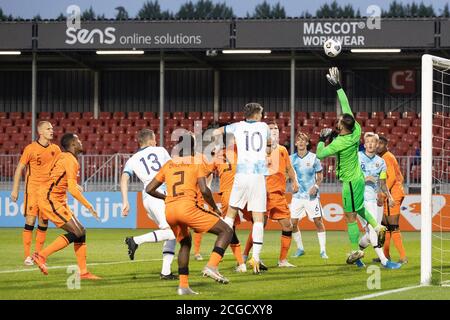 08-09-2020: Sport : Jong Oranje gegen Jong Noorwegen Jong Oranje Torwart Justin Bijlow und Jong Noorwegen Spieler Jorgen Strand Larsen während der ma Stockfoto