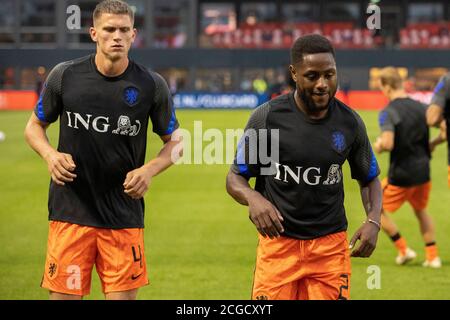 08-09-2020: Sport : Jong Oranje gegen Jong Noorwegen Jong Oranje Spieler Sven Botman und Jong Oranje Spieler Deyovaisio Zeefuik während des Spiels Jong Or Stockfoto