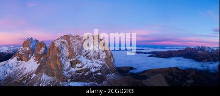 Schöne Dolomiten Gipfel Panoramablick. Luftbild Großformat Fotografie der italienischen felsigen Landschaft Stockfoto