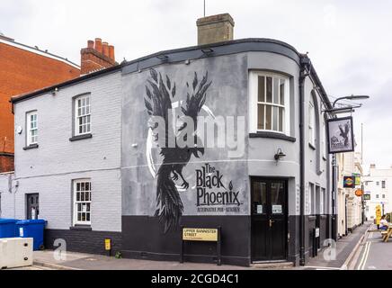 The Black Phoenix Alternative Bar / Pub in Bedford Place im Stadtzentrum von Southampton, England, Großbritannien Stockfoto