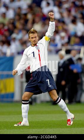 DAVID BECKHAM ENGLAND GEGEN SCHWEDEN JAPAN WELTMEISTERSCHAFT 2002 SAITAMA, JAPAN 02 JUN 2002 BILDNACHWEIS : © MARK PAIN / ALAMY STOCK FOTO Stockfoto