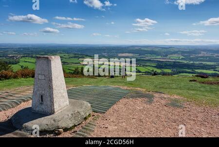 Der Gipfeltrig auf dem Wrekin, mit Blick auf Ironbridge und das Severn Tal, die Wrekin, Shropshire Stockfoto