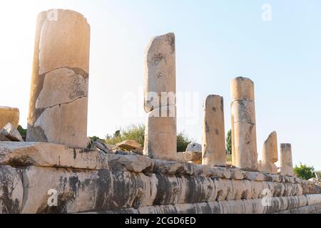 Antike Ruinen in Ephesus in der Türkei - Archäologie - Hintergrund Stockfoto