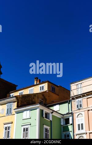 Piran, Slowenien, Alte und bunte Teile des Hauses Stockfoto