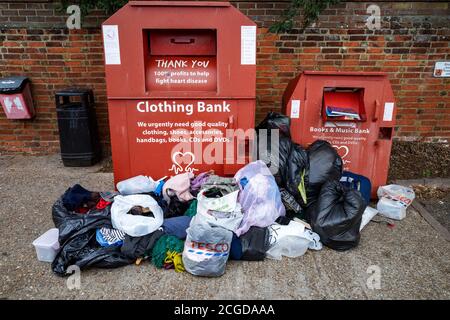 British Heart Foundation Kleidung Bücher und Musikbanken Stockfoto