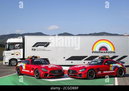 Scarperia e San Piero, Florenz, Italien. September 2020. Der Mercedes AMG Red Safety Car während des Formel 1 Pirelli Gran Premio della Toscana Ferrari 1000, 2020 Tuscan Grand Prix, vom 11. Bis 13. September 2020 auf dem Autodromo Internazionale del Mugello, in Scarperia e San Piero, bei Florenz, Italien - Foto DPPI Credit: LM/DPPI/Dppi/Alamy Live News Stockfoto