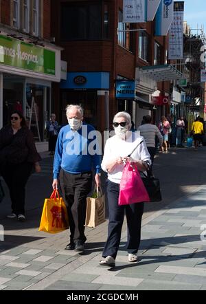 Maidenhead, Berkshire, Großbritannien. September 2020. Die Zahl der Fälle positiver Covid-19-Tests im Royal Borough of Maidenhead and Windsor ist in den letzten 24 Stunden um 10 Fälle gestiegen. Aufgrund einer Anschwellung neuer Fälle in verschiedenen Teilen Englands wurden von der Regierung ab Montag nächster Woche neue Beschränkungen auferlegt, wonach nur sechs Personen sich jetzt gemeinsam unterhalten dürfen. Es gibt einige begrenzte Ausnahmen. Quelle: Maureen McLean/Alamy Live News Stockfoto