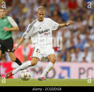 DAVID BECKHAM REAL MADRID GEGEN REAL BETIS FUSSBALLSPIEL, MADRID, SPANIEN. 30 AUG 2003 BILDNACHWEIS : © MARK PAIN / ALAMY STOCK FOTO Stockfoto