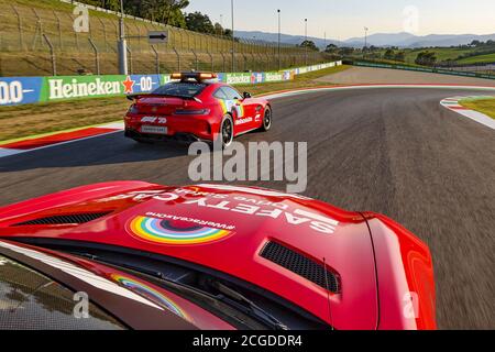 Scarperia e San Piero, Florenz, Italien. September 2020. Der Mercedes AMG Red Safety Car während des Formel 1 Pirelli Gran Premio della Toscana Ferrari 1000, 2020 Tuscan Grand Prix, vom 11. Bis 13. September 2020 auf dem Autodromo Internazionale del Mugello, in Scarperia e San Piero, bei Florenz, Italien - Foto DPPI Credit: LM/DPPI/Dppi/Alamy Live News Stockfoto