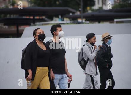 Mexiko-Stadt, Mexiko. September 2020. Am 9. September 2020 werden in Mexiko-Stadt, Mexiko, Menschen mit Masken gesehen. Quelle: Sunny Quintero/Xinhua/Alamy Live News Stockfoto