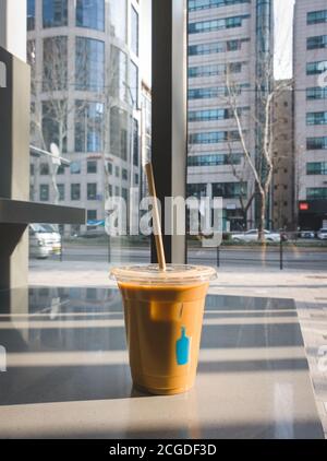 Gangnam, Seoul, Korea - Blue Bottle Coffee Yeoksam. New Orleans Eiskaffee. Kaltgebrüht mit geröstetem Zichorien und gesüßt mit Bio-Rohrzucker. Stockfoto