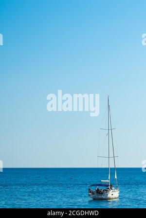 Reisen Sie in montenegro auf dem Dariatischen Meer in der Nähe der Küste Auf der Insel st. stephen Rest und Tourismus in Schwierige Zeiten Stockfoto
