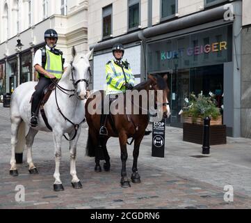 Zwei Poilce Offiziere auf Pferd wieder im Dienst in Covent Garten Stockfoto