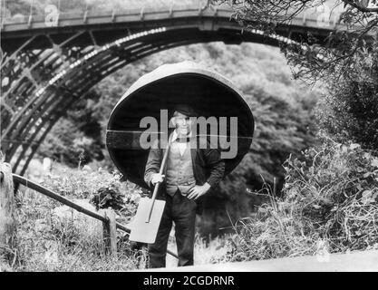 Ironbridge Coracle Maker Eustace Rogers in 1979 Bild von DAVID BAGNALL Stockfoto