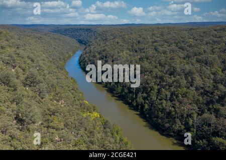 Der Nepean River, der durch den Wald im regionalen New South fließt Wales in Australien Stockfoto