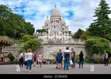 Touristen in der Basilika Sacre Coeur in Montmartre Stockfoto