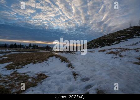 Nationalpark Þingvellir, schneebedeckter Fußweg Stockfoto