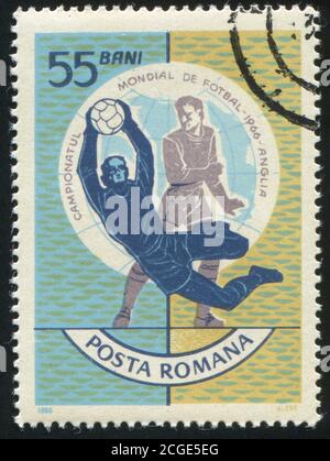 RUMÄNIEN - UM 1966: Briefmarke gedruckt von Rumänien, Showfußball, um 1966. Stockfoto