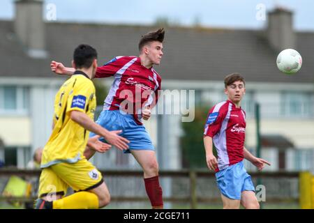 Aaron Connolly von Mervue Vereinigte U17 im Kampf gegen Longford Town. Mervue United / Longford Town, U17 SSE Airtricity League, 19/9/15, Fahy's Field, Mervue, Galway. Bilder eines jungen Aaron Connolly (derzeit von Brighton und Hove Albion und der Republik Irland) im Einsatz für Mervue United als Teenager. Stockfoto