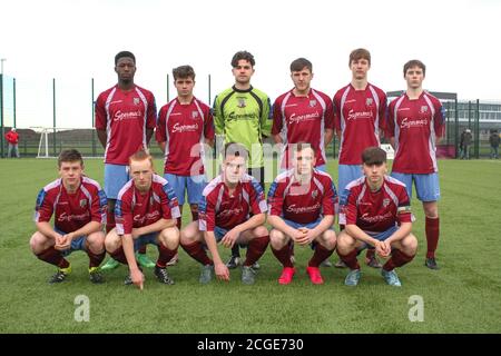 Mervue United Teamfoto vor dem SSE Airtricity League U17 Cup Finale gegen St. Patrick's Athletic. Aaron Connolly, erste Reihe, Mitte. Mervue United gegen St. Patrick's Athletic, SSE Airtricity U17 Cup Final, 6/12/15, Blanchardstown IT, Dublin. Bilder eines jungen Aaron Connolly (derzeit von Brighton und Hove Albion und der Republik Irland) im Einsatz für Mervue United als Teenager. Stockfoto