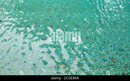 Sehr buntes Detail eines Schwimmbades Stockfoto