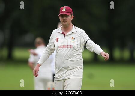 Amateur Cricket wie Birkenhead St Mary's Cricket Club Gastgeber Merseyside Commonwealth Conference Cricket Club in Birkenhead Park am Samstag, 1. August 20. Stockfoto