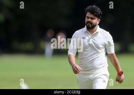 Amateur Cricket wie Birkenhead St Mary's Cricket Club Gastgeber Merseyside Commonwealth Conference Cricket Club in Birkenhead Park am Samstag, 1. August 20. Stockfoto