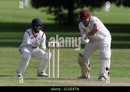 Amateur Cricket wie Birkenhead St Mary's Cricket Club Gastgeber Merseyside Commonwealth Conference Cricket Club in Birkenhead Park am Samstag, 1. August 20. Stockfoto