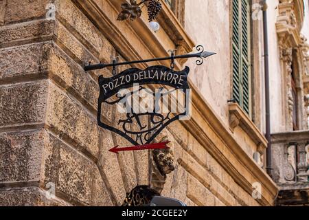 Altes Schild in Verona Stockfoto