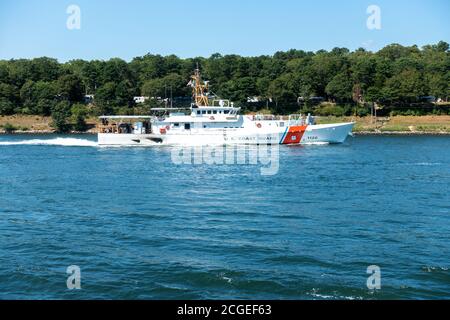 United States Coast Guard Sentinel Class Cutter The Lawrence Lawson WPC 1120 im Cape Cod Canal im Sommer Stockfoto