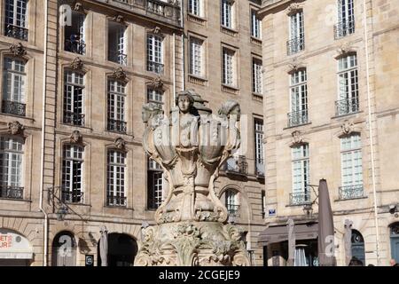 Bordeaux, Frankreich: 22. Februar 2020: Brunnen am Parliament Square aus der Nähe Stockfoto