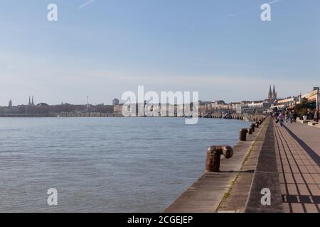 Bordeaux, Frankreich: 22. Februar 2020: Quai des Chartrons Stockfoto