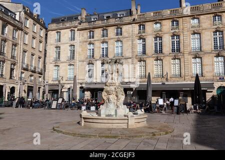 Bordeaux, Frankreich: 22. Februar 2020: Platz des Parlaments mit Brunnen Stockfoto