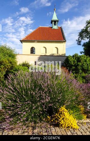 Prager Botanischer Garten Tschechische Republik Prager Gärten und Park, Kapelle, prazska botanicka zahrada Garten Prag Stockfoto