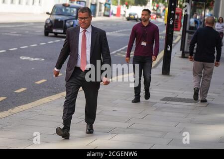 London, Großbritannien. September 2020. LONDON, 10. SEPTEMBER 2020: Alok Sharma Staatssekretär für Wirtschaft, Energie und Industrie Walks heute Nachmittag in Westminster. Bildnachweis: Ioannis Alexopoulos/Alamy Live News Stockfoto
