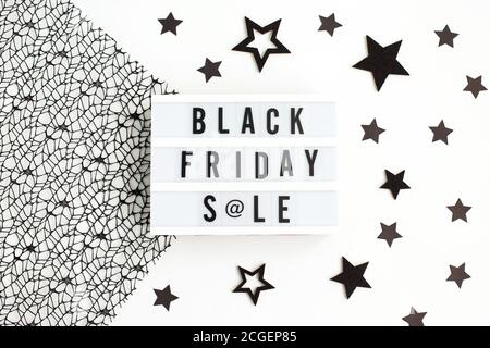 Black friday Sale Text auf Leuchtkasten auf kreativen Hintergrund. Stockfoto
