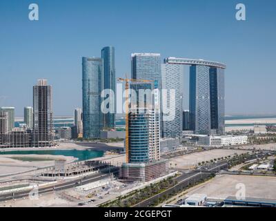 Blick auf Türme und Gebäude im Bau auf Al Reem Island, Abu Dhabi, Vereinigte Arabische Emirate, November 2019. Stockfoto