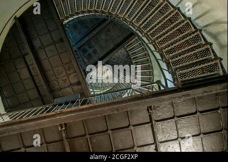 Die Treppe im Hunting Island Lighthouse, gelegen im Hunting Island State Park auf Hunting Island in der Nähe von Beaufort, South Carolina, USA. Stockfoto