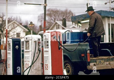 1974 - importierte Benzin wurde in Oregon während der Krise von 1973-74 auf das Doppelte der Kosten für das Heizöl 03/1974 Stockfoto