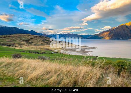 Panoramablick auf Lake Hawea Lookout am Abend, Wanaka Otago, Neuseeland Stockfoto