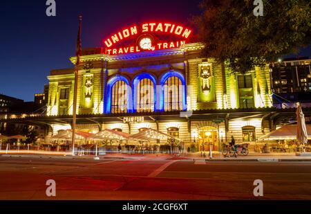 Aktives Nachtleben umgibt Denver Union Station Transit Hub inmitten der COVID-19 globale Pandemie, Denver, Colorado, USA September 2020 Stockfoto