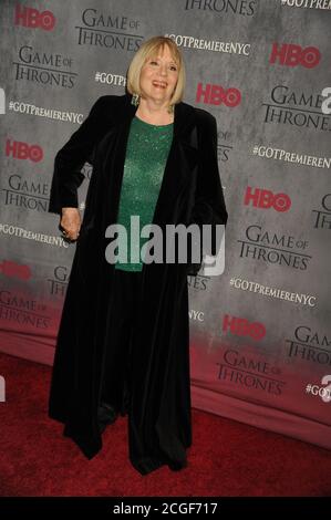 Manhattan, Vereinigte Staaten Von Amerika. März 2014. NEW YORK, NY - MÄRZ 18: Diana Rigg besucht die "Game of Thrones" Staffel 4 New York Premiere in Avery Fisher Hall, Lincoln Center am 18. März 2014 in New York City Menschen: Diana Rigg Kredit: Storms Media Group/Alamy Live News Stockfoto