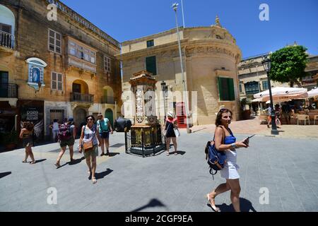 Spaziergang durch Victoria, Gozo, Malta. Stockfoto