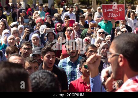 Eine Gruppe von Studenten protestiert in Amman, Jordanien. Stockfoto