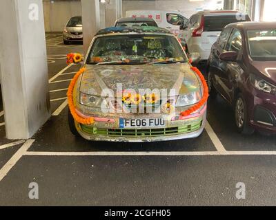 Individuell eingerichtetes Saab Auto im Auto par in der Nähe von Aldi, Nord-West London Stockfoto