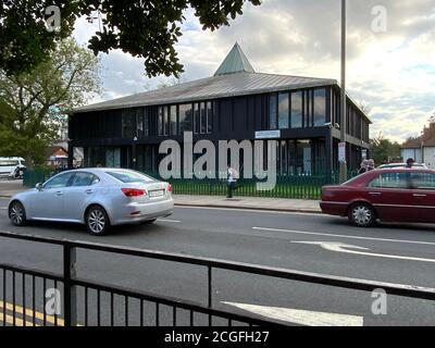 Burnt Oak Library an der Watling Avenue, London, Großbritannien Stockfoto