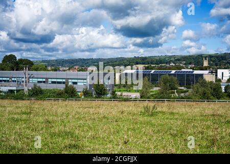 Blick auf Bishopbrook House und Flourish House Hochnachhaltige (Bream ausgezeichnete) Bürogebäude am Wells Cathedral Park, Wells, Somerset Stockfoto