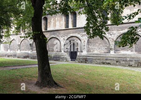 Seiteneingang zum Naumburger Dom St. Peter und Paul Stockfoto